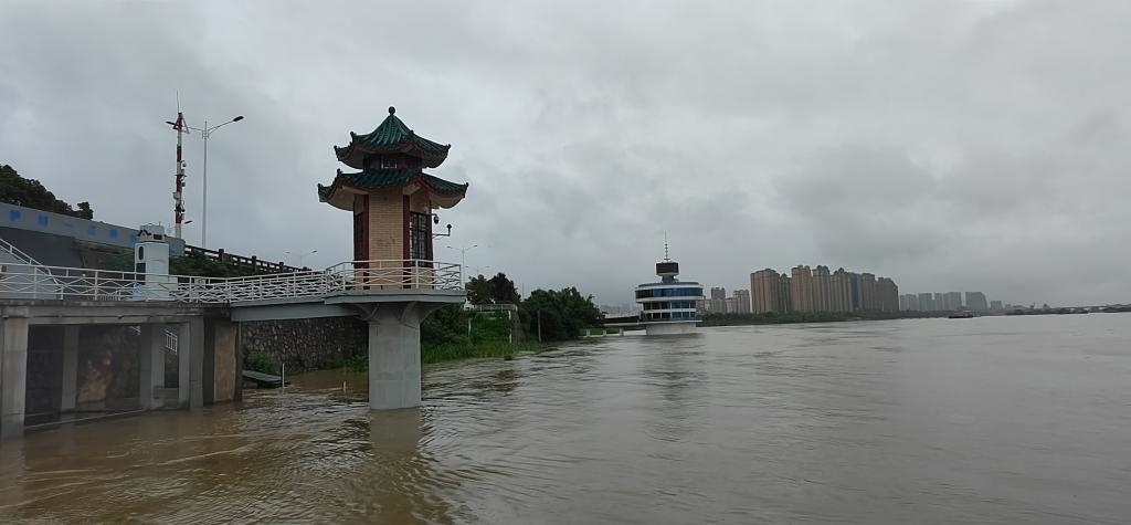 圖為洞庭湖的標(biāo)志性水文站城陵磯站，也被稱為洞庭湖及長江流域水情“晴雨表”。（湖南省洞庭湖水利事務(wù)中心供圖）