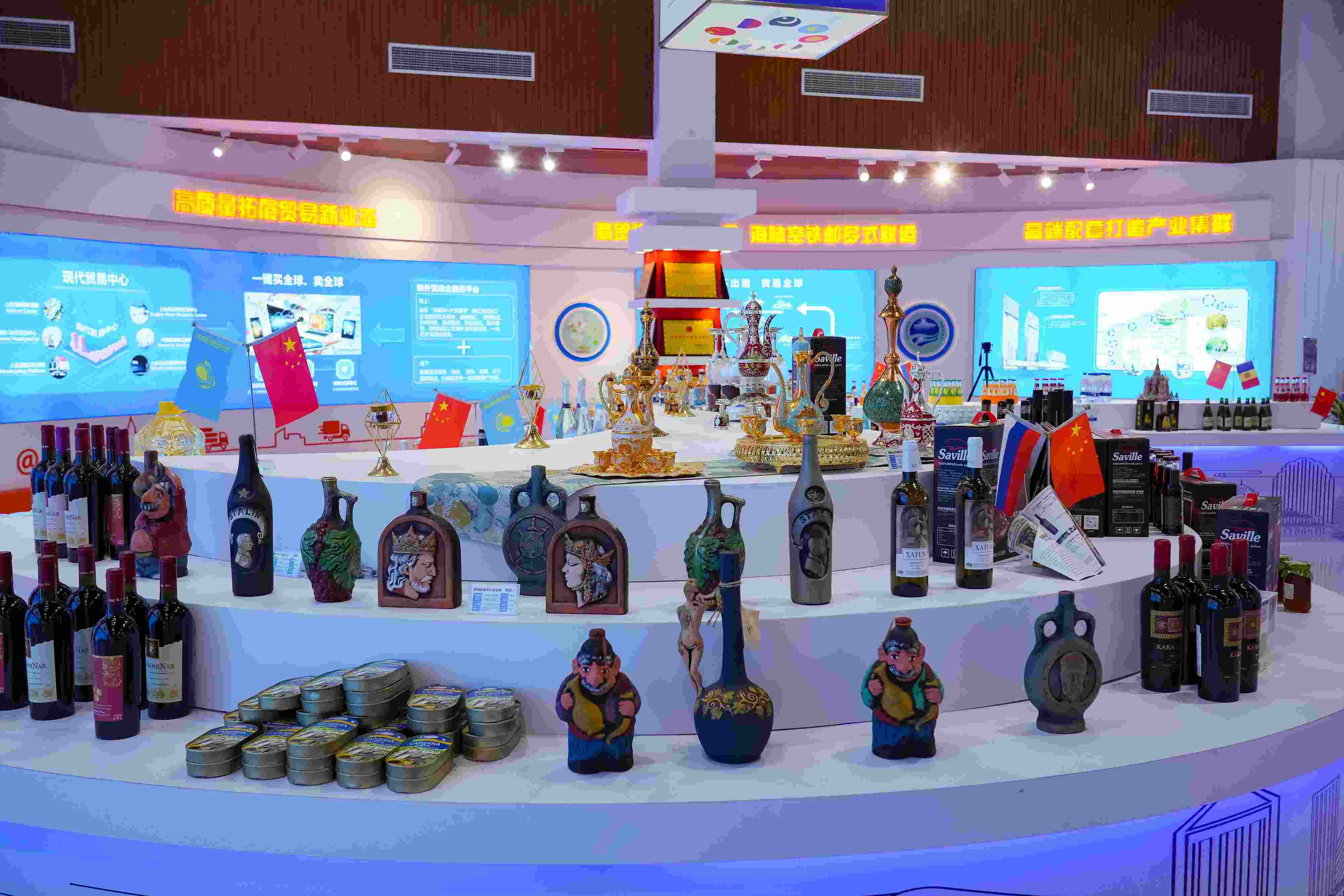 2022年10月19日，青島，上合示范區(qū)展出的上合組織國家特色商品。