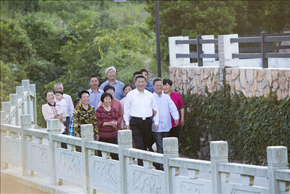 2015年5月25日，習(xí)近平總書記在浙江省舟山市定海區(qū)干覽鎮(zhèn)新建社區(qū)視察。