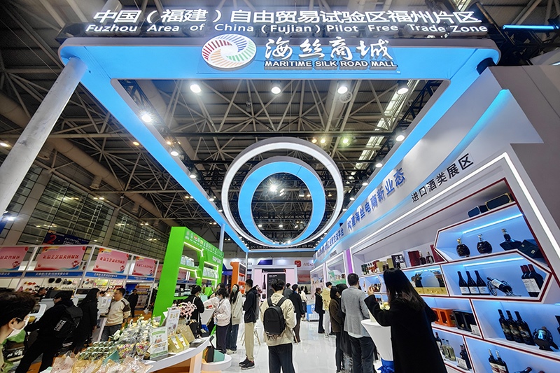 2024年3月18日，第四屆中國(guó)跨境電商交易會(huì)在福建福州開幕。展會(huì)聚焦“鏈接跨境全流域 共建電商新生態(tài)”，集聚全國(guó)80余個(gè)外貿(mào)產(chǎn)業(yè)帶的上千家供應(yīng)鏈企業(yè)。