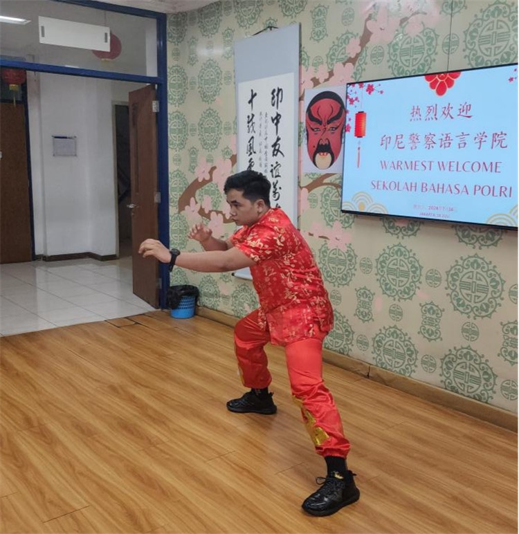 警察學(xué)員表演武術(shù)?；顒?dòng)主辦方供圖