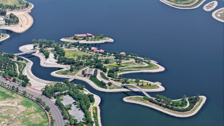 這是2024年6月28日拍攝的天津市濱海新區(qū)南灣公園一景（無(wú)人機(jī)照片）。新華社記者 李然 攝