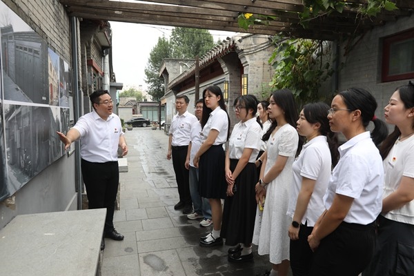 北京大中小學(xué)思政教師赴實踐教學(xué)基地現(xiàn)場備課。北京市教委供圖