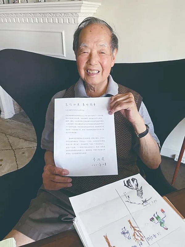 李政道先生曾面對鏡頭展示給中國高能物理事業(yè)的寄語。圖片來源：中國科學(xué)報(bào)