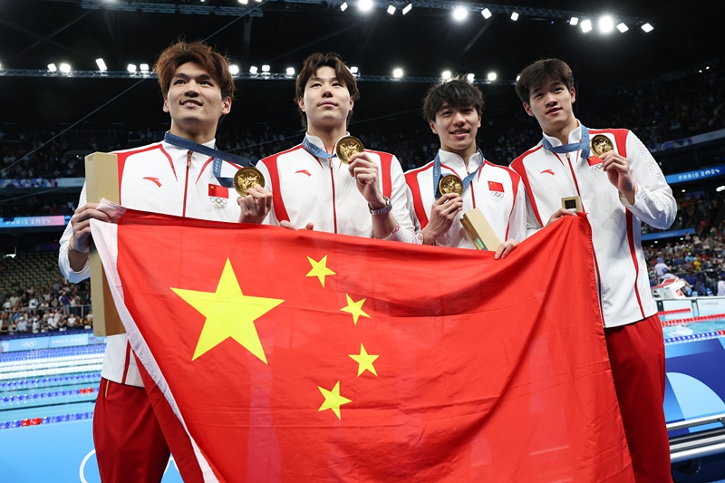 當(dāng)?shù)貢r間2024年8月4日，巴黎奧運會游泳項目男子4×100米混合泳接力決賽，中國隊奪金。