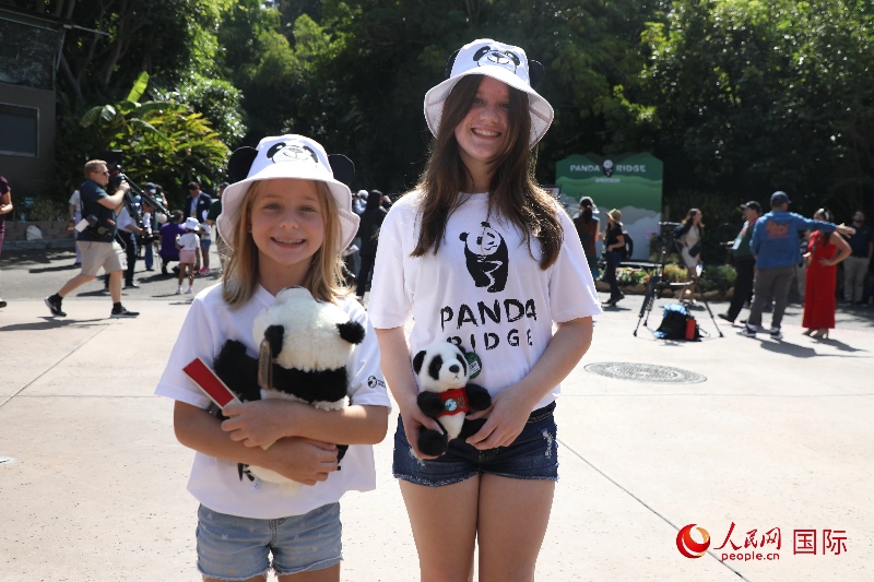 3、美國當(dāng)?shù)卦S多民眾來圣迭戈動(dòng)物園看熊貓。 人民網(wǎng)記者 李志偉攝