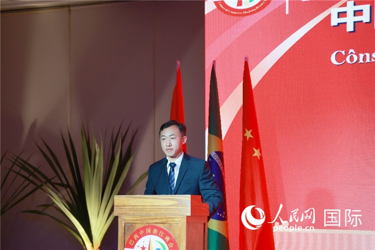 中國駐里約熱內(nèi)盧代總領(lǐng)事王海濤在典禮中致辭。人民網(wǎng)記者 陳海琪攝