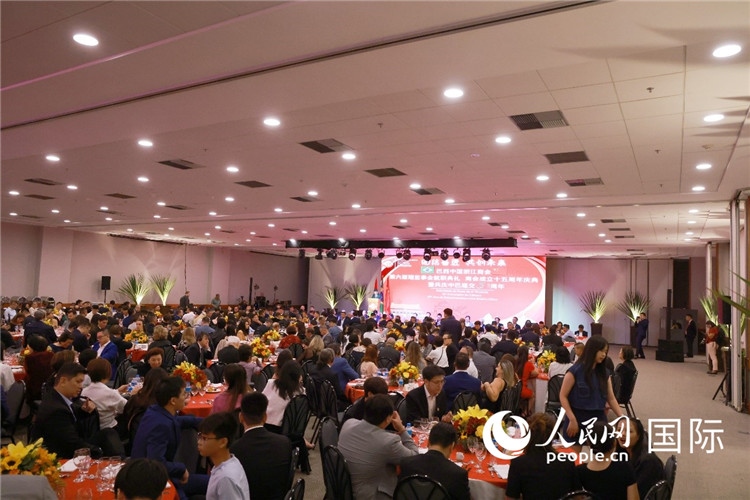 當?shù)貢r間8月24日晚，巴西中國浙江商會第六屆理監(jiān)事會就職典禮在里約熱內(nèi)盧舉行。圖為就職典禮現(xiàn)場。人民網(wǎng)記者 陳海琪攝