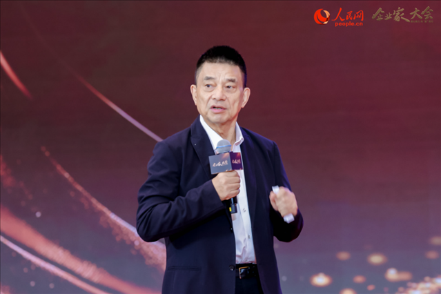 全國政協(xié)委員、新希望集團(tuán)董事長劉永好。人民網(wǎng)記者 許維娜攝