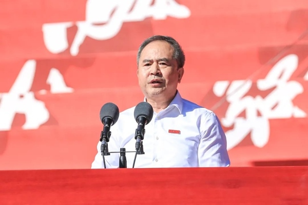中國(guó)科學(xué)院院士、大連理工大學(xué)校長(zhǎng)賈振元在2024級(jí)新生開(kāi)學(xué)典禮上致辭。校方供圖