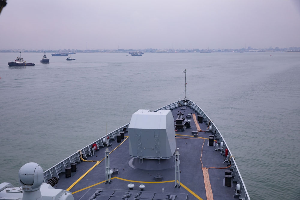 2023年7月14日，中國海軍第43批護(hù)航編隊(duì)南寧艦駛?cè)雱偣ú迹┖诮歉郏_始對(duì)剛果（布）進(jìn)行為期4天的友好訪問。