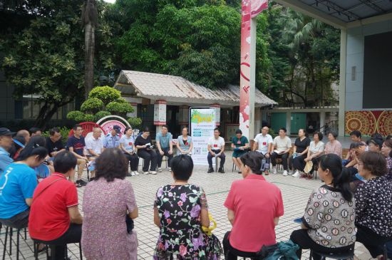  南寧市青秀區(qū)新竹社區(qū)召開“竹聲傾談”民情懇談會。（李抒蓉 攝）