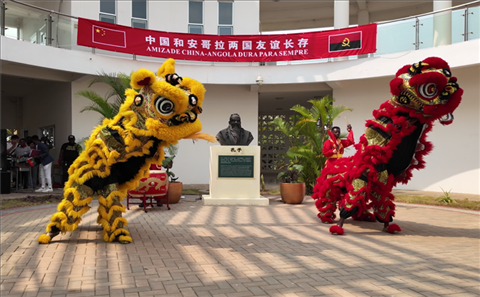 開場舞獅表演。內(nèi)圖大學(xué)孔子學(xué)院供圖