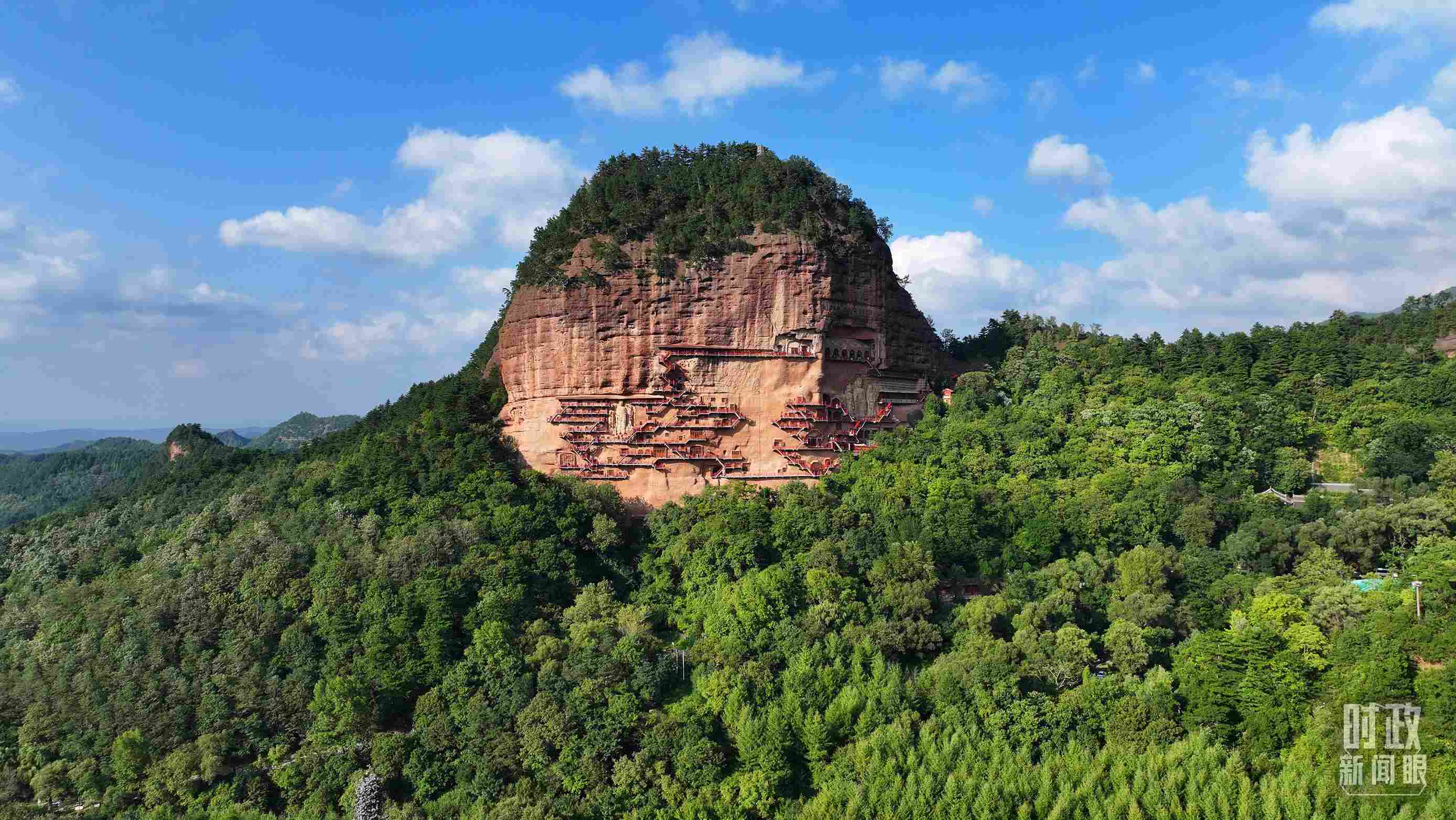 △麥積山因山形酷似麥垛而得名。