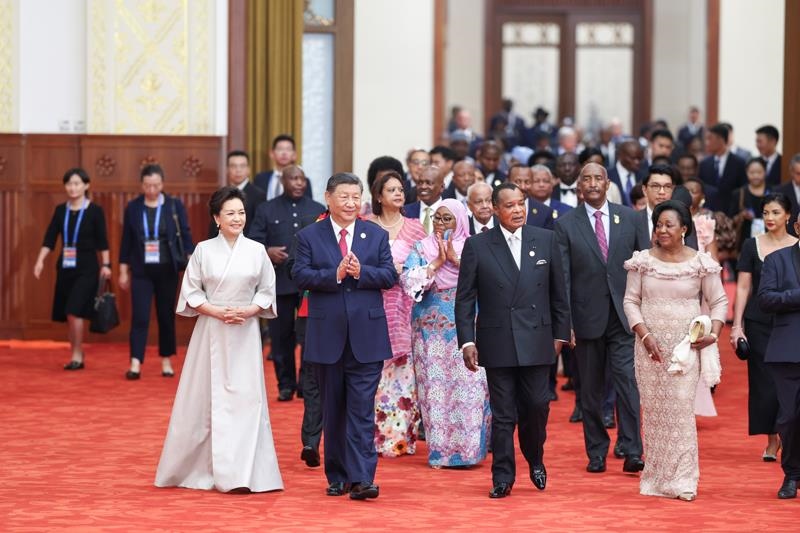 2024年9月4日晚，習(xí)近平主席和夫人彭麗媛在北京人民大會(huì)堂舉行宴會(huì)，歡迎來(lái)華出席中非合作論壇北京峰會(huì)的非方及國(guó)際貴賓。