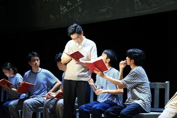 清華大學(xué)原創(chuàng)話劇《馬蘭花開》在國家大劇院上演。校方供圖