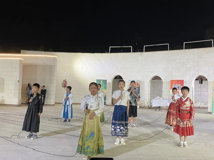 東方藝術(shù)文化館小朋友的詩朗誦表演。開羅中國文化中心供圖
