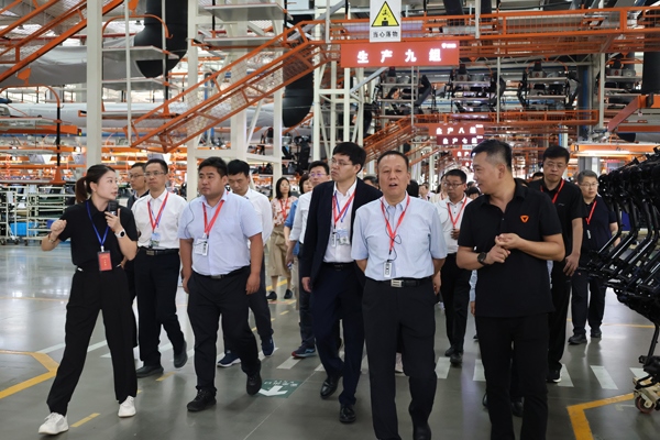 中央和國家機關定點幫扶工作推進會嘉賓調(diào)研當?shù)仄髽I(yè)。受訪者供圖