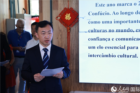 中國駐里約總領(lǐng)館副總領(lǐng)事王海濤在活動(dòng)現(xiàn)場致辭。人民網(wǎng)記者 陳海琪攝