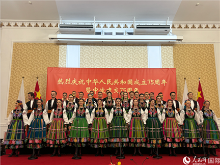 波蘭馬佐夫舍歌舞團現(xiàn)場演出。人民網(wǎng)記者 禹麗敏攝