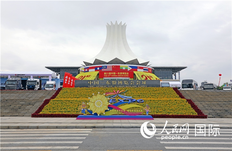 中國—東盟博覽會會址——南寧國際會展中心的外景之一。人民網(wǎng)記者 趙益普攝