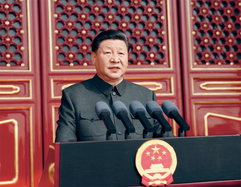 2019年10月1日，慶祝中華人民共和國(guó)成立70周年大會(huì)在北京天安門(mén)廣場(chǎng)隆重舉行。中共中央總書(shū)記、國(guó)家主席、中央軍委主席習(xí)近平發(fā)表重要講話(huà)。 新華社記者 鞠鵬/攝