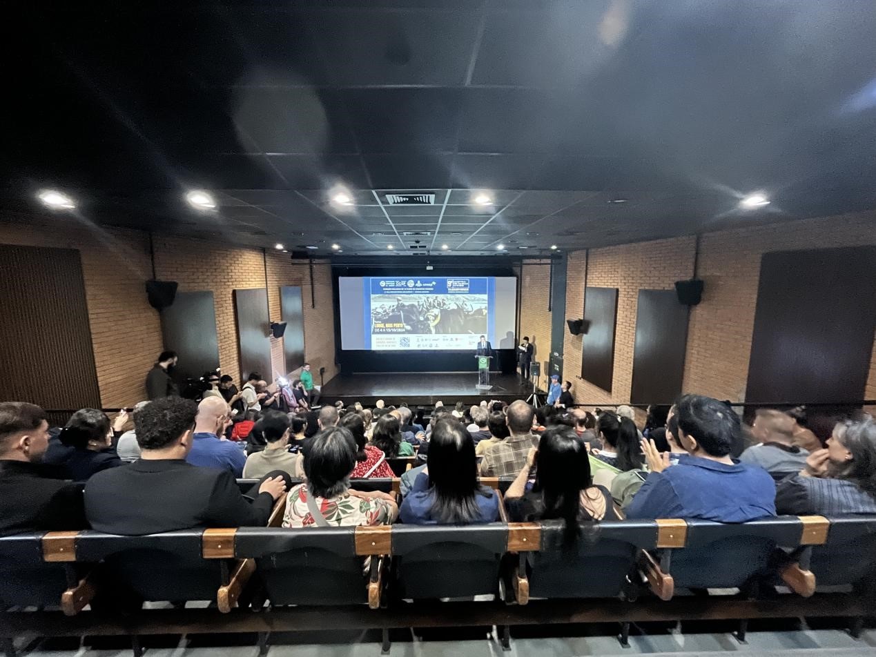 當(dāng)?shù)貢r(shí)間10月3日晚，由巴西圣保羅州立大學(xué)孔子學(xué)院舉辦的第九屆圣保羅中國(guó)電影展在圣保羅文化中心拉開(kāi)帷幕。巴西圣保羅州立大學(xué)孔子學(xué)院供圖