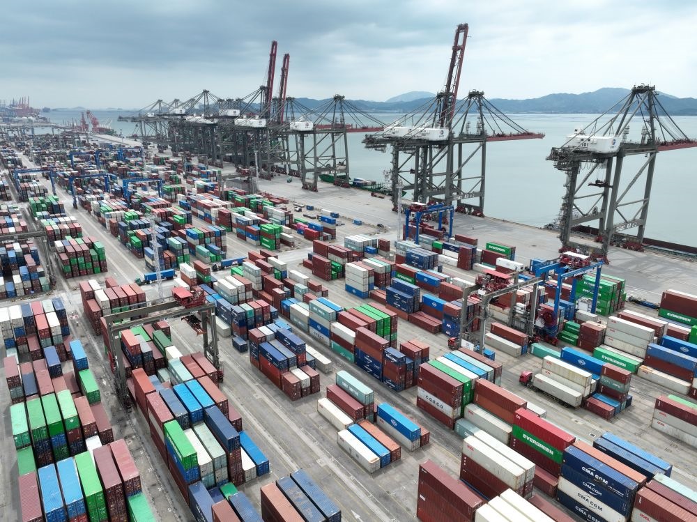 這是中國（福建）自由貿(mào)易試驗區(qū)廈門片區(qū)內(nèi)的廈門遠海碼頭（2024年9月5日攝）。