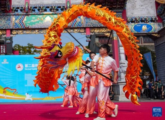 10月19日，廣州體育學(xué)院龍獅隊(duì)在傳統(tǒng)舞龍項(xiàng)目中比賽，最終他們獲得該項(xiàng)目金獎(jiǎng)。