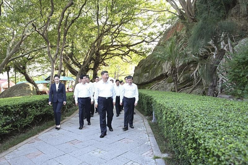 △2024年10月15日，習(xí)近平總書(shū)記在福建省漳州市東山縣關(guān)帝文化產(chǎn)業(yè)園考察。