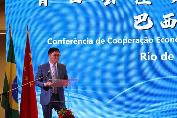 浙江省僑聯(lián)副主席兼巴西華人文化交流協(xié)會(huì)榮譽(yù)主席尹霄敏在活動(dòng)現(xiàn)場致辭。人民網(wǎng)記者 陳海琪攝