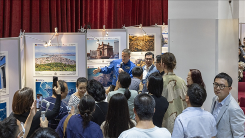 5月29日，“宇宙·金磚國(guó)家”圖片巡回展在北京舉辦，活動(dòng)現(xiàn)場(chǎng)吸引了眾多中國(guó)觀眾。北京俄羅斯文化中心供圖