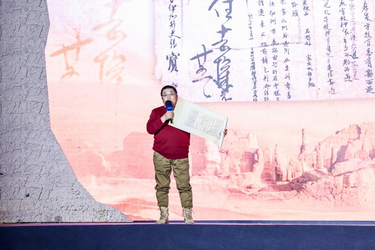 徐東良在“何以中國·五星出東方”網(wǎng)絡(luò)主題宣傳活動現(xiàn)場演講。人民視頻供圖