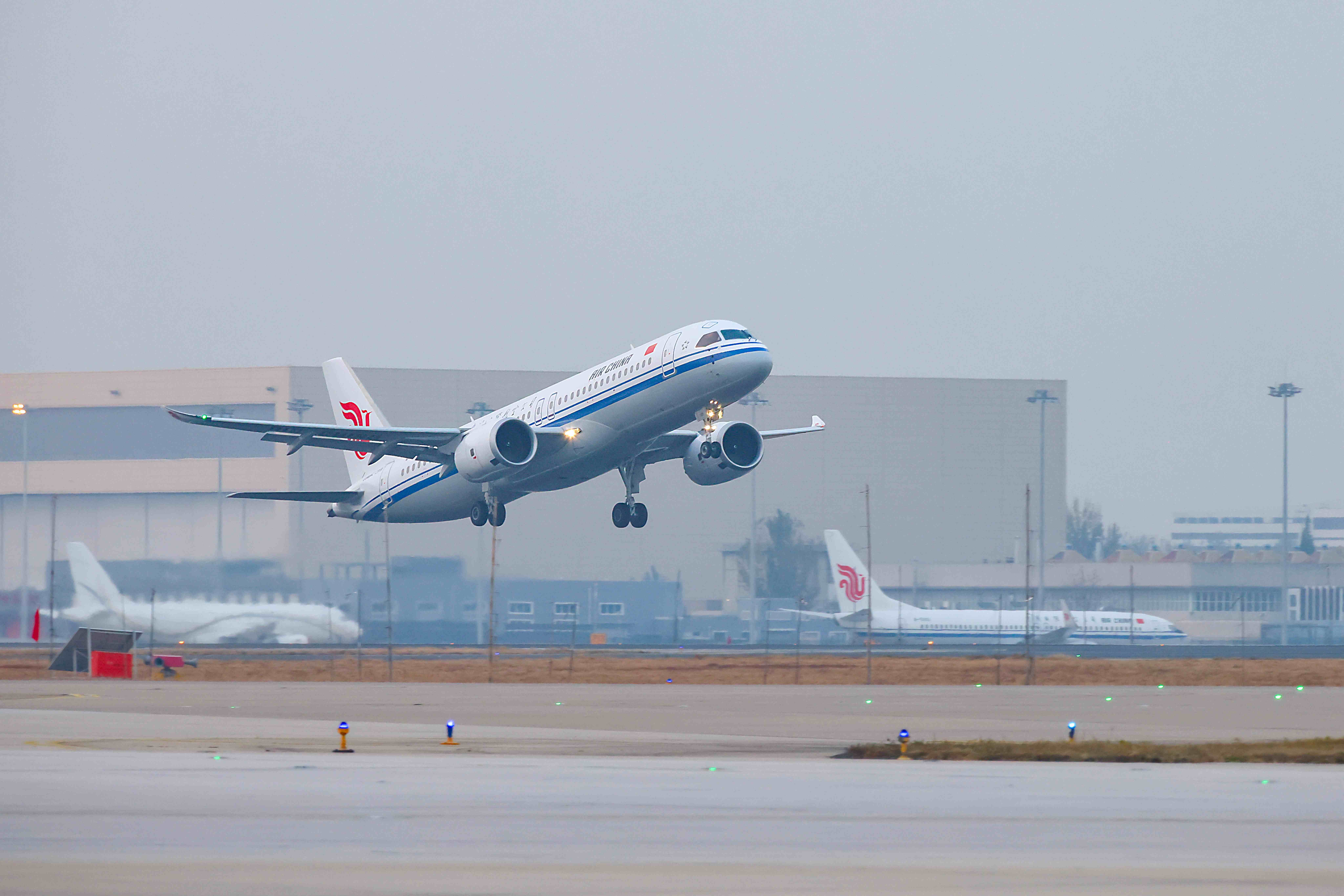 飛機從北京首都國際機場起飛，航向澳門。受訪方供圖