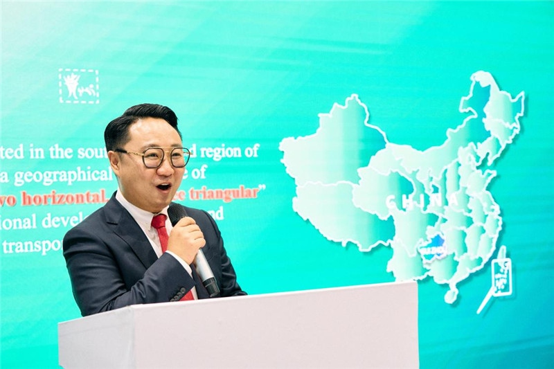 “中國館”貴州旅游推介會現(xiàn)場介紹。楊浩鵬