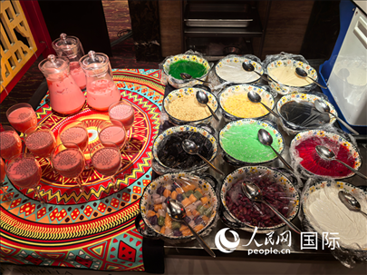 馬來西亞美食節(jié)現(xiàn)場準(zhǔn)備的美食。人民網(wǎng) 楊春燕攝