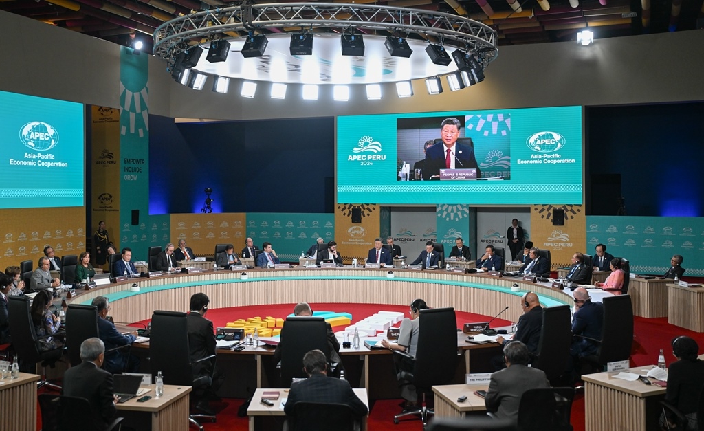 當(dāng)?shù)貢r(shí)間11月16日上午，亞太經(jīng)合組織第三十一次領(lǐng)導(dǎo)人非正式會(huì)議在秘魯利馬會(huì)議中心舉行。國(guó)家主席習(xí)近平出席會(huì)議并發(fā)表題為《共擔(dān)時(shí)代責(zé)任 共促亞太發(fā)展》的重要講話。新華社記者 謝環(huán)馳 攝