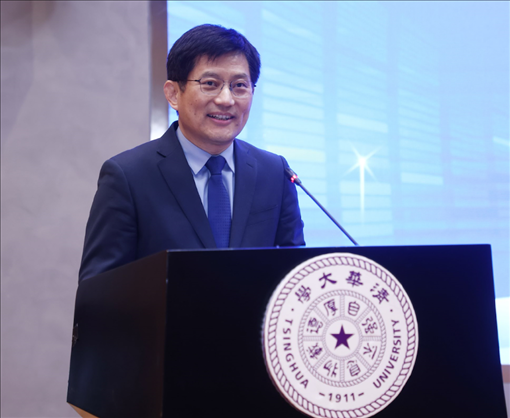 清華大學(xué)國家治理研究院執(zhí)行院長、清華大學(xué)計(jì)算社會科學(xué)與國家治理實(shí)驗(yàn)室執(zhí)行主任孟慶國教授演講。供圖單位：清華大學(xué)國家治理研究院