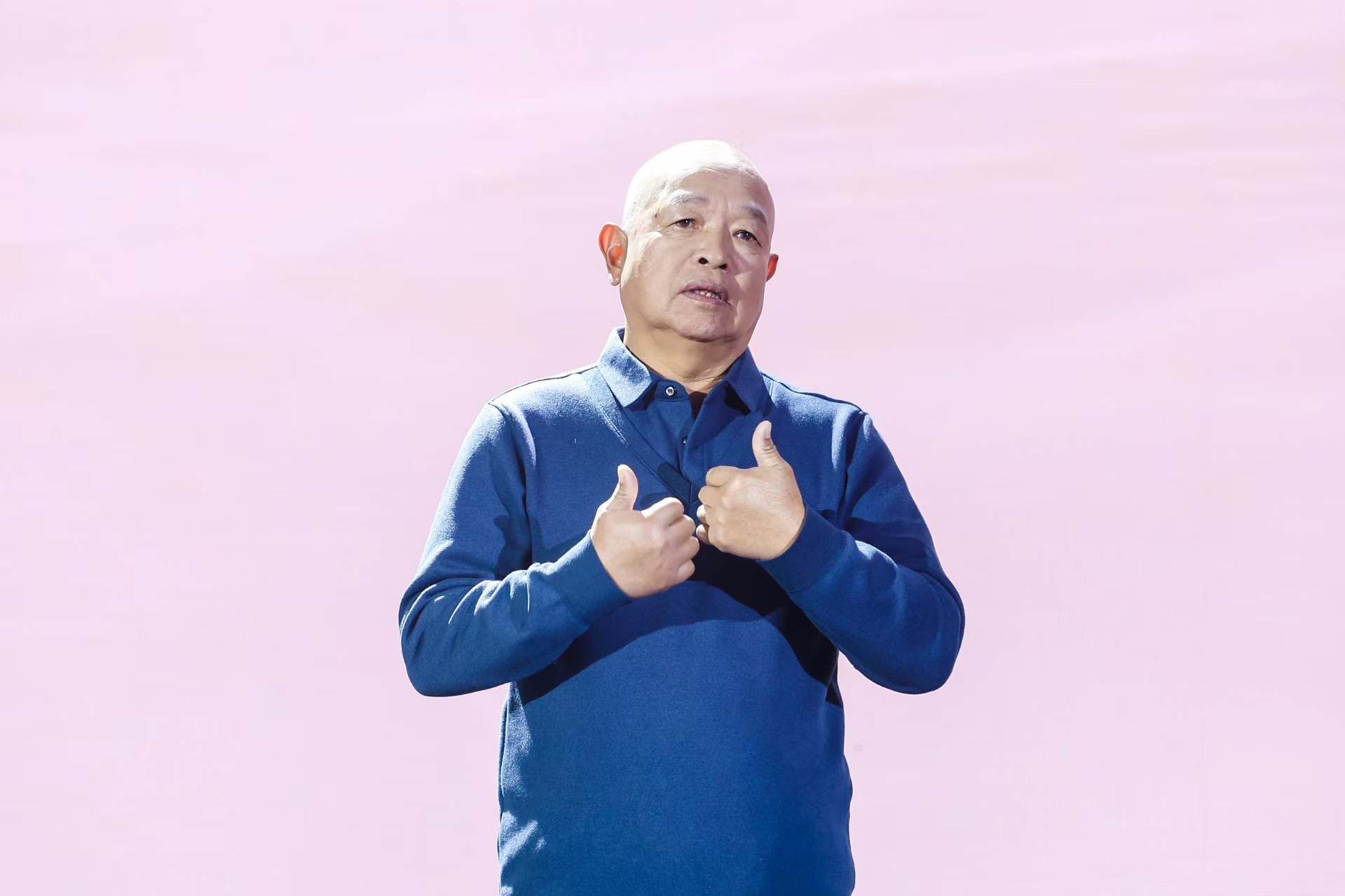 “山東好人”、煙臺市無聲洗車場經(jīng)理柳興濤。人民視頻供圖。