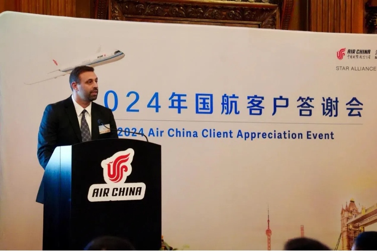 英國48家集團俱樂部主席杰克·佩里發(fā)表致辭。吳若鳴攝