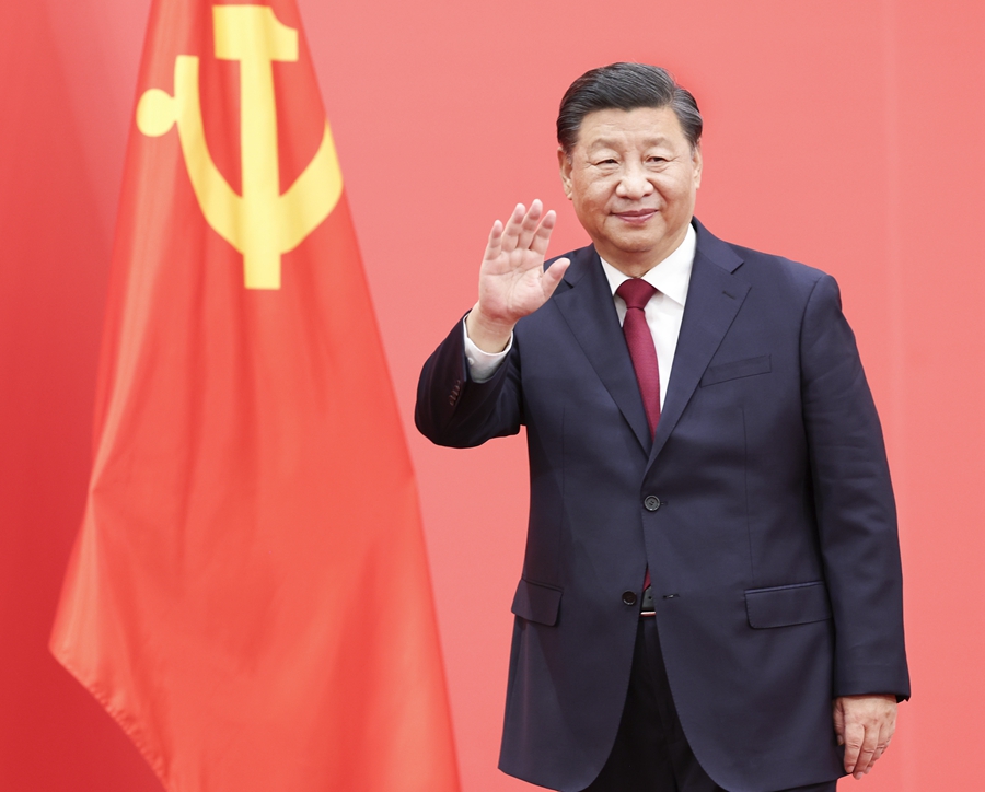 2022年10月23日，習(xí)近平在北京人民大會堂同采訪中共二十大的中外記者親切見面。