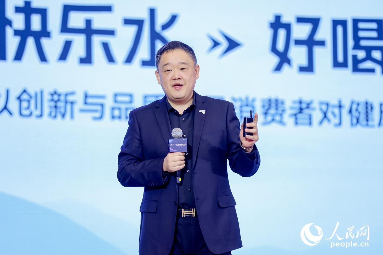 樂百氏（廣東）飲用水有限公司總經(jīng)理郝曉偉在2024國民消費大會上分享。