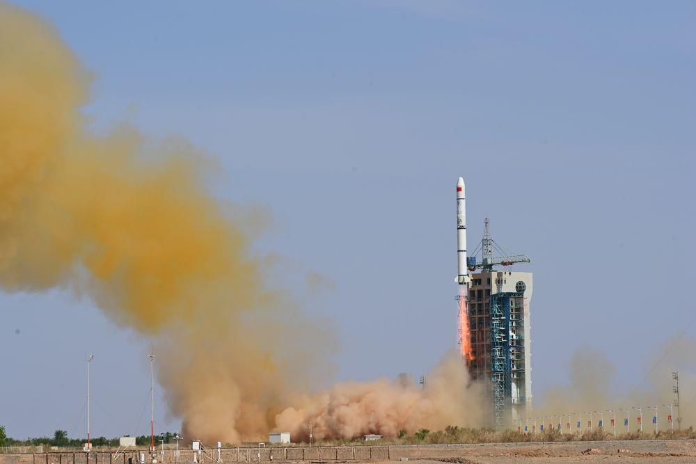 △2023年5月21日16時(shí)，我國(guó)在酒泉衛(wèi)星發(fā)射中心采用長(zhǎng)征二號(hào)丙運(yùn)載火箭，成功發(fā)射首顆內(nèi)地與澳門合作研制的空間科學(xué)衛(wèi)星“澳門科學(xué)一號(hào)”。