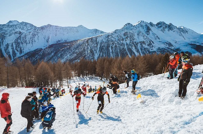 中國隊(duì)布魯爾（4號(hào)）在比賽中保持領(lǐng)先。中國滑雪登山隊(duì)供圖