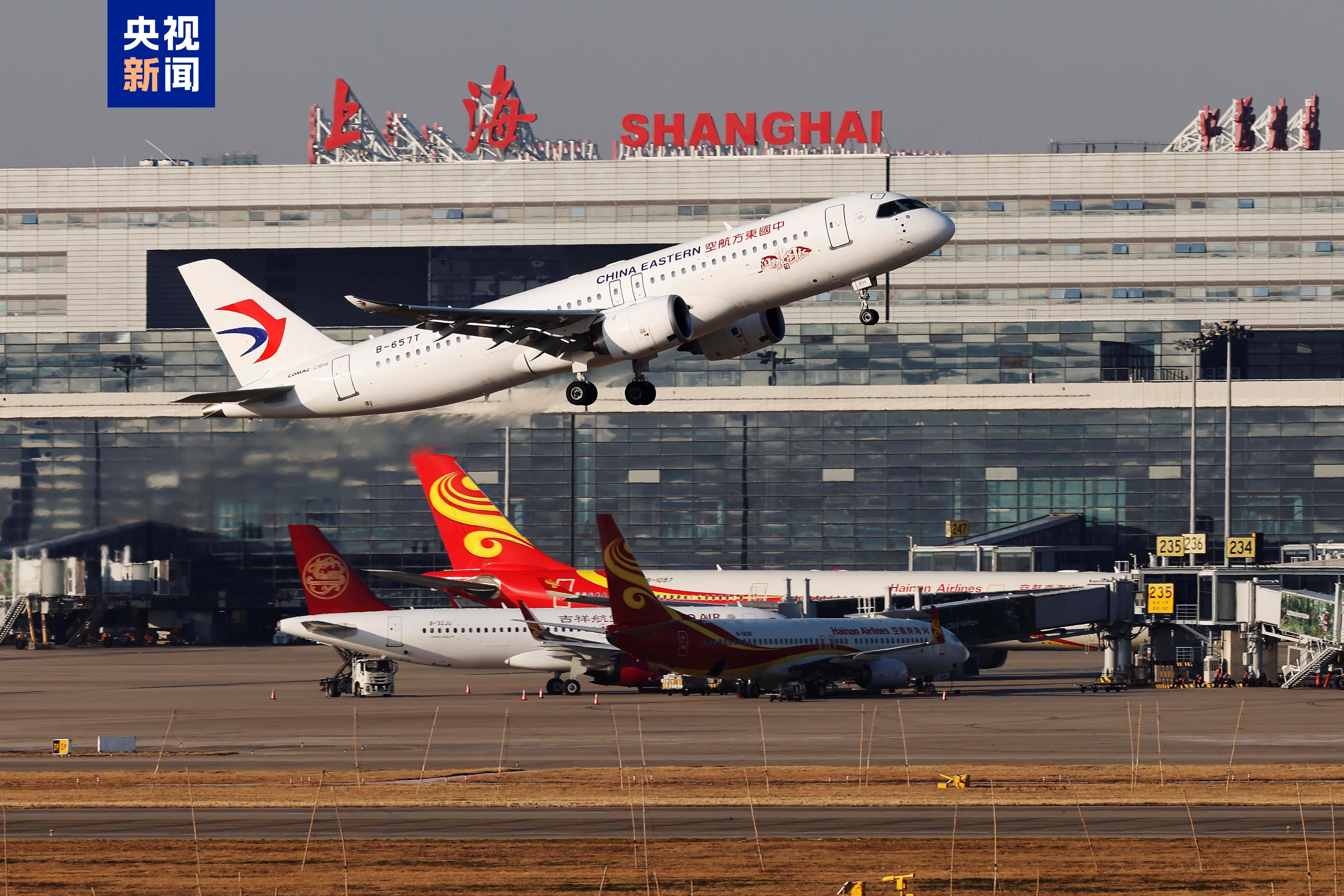 △2025年1月1日，中國(guó)東方航空首次使用C919執(zhí)飛MU721“上海虹橋—香港”航班從上海虹橋國(guó)際機(jī)場(chǎng)起飛。