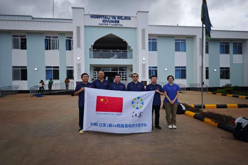 中國援桑給巴爾醫(yī)療隊在基文吉區(qū)醫(yī)院開展相關(guān)活動。中國援桑醫(yī)療隊供圖