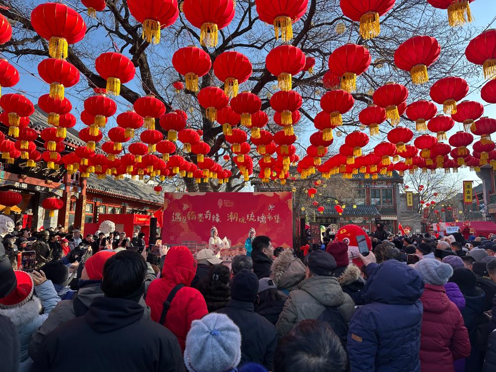 1月29日，市民游客在北京廠甸廟會(huì)感受濃濃年味。新華社記者 楊淑君 攝