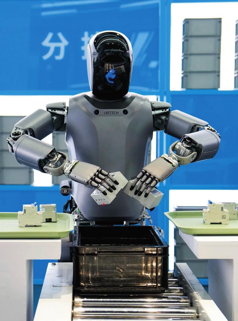 北京“機(jī)器人大世界”展示的優(yōu)必選人形機(jī)器人（2025年2月24日攝）。鞠煥宗攝/本刊