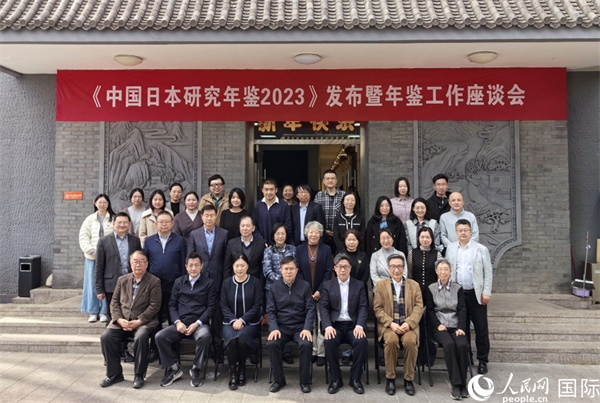 部分與會嘉賓合影留念。人民網(wǎng)記者 陳建軍攝