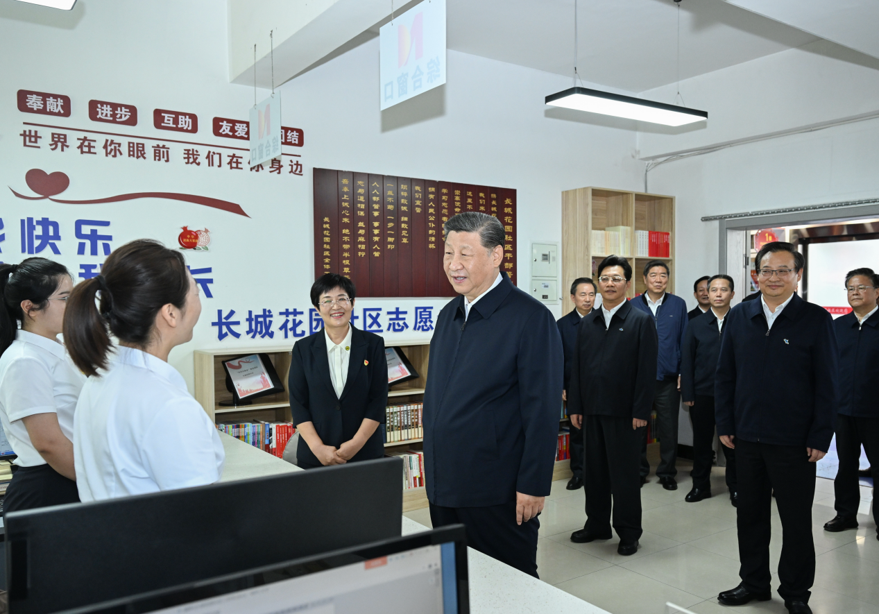 2024年6月19日，習近平總書記來到寧夏銀川市金鳳區(qū)長城花園社區(qū)考察。